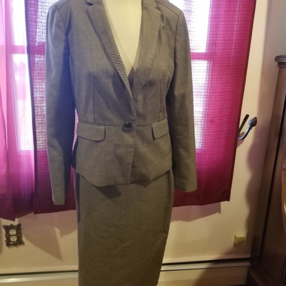 Ann Taylor dark grey skirt suit set pe